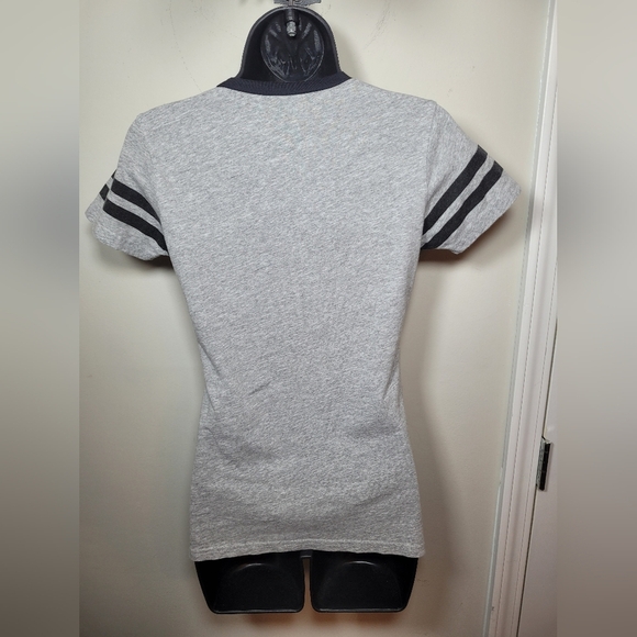 Harry Potter Hogwarts Crest Short Sleeve Shirt sz M - Picture 2 of 6